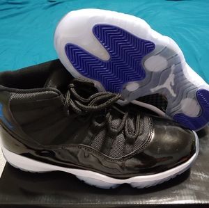Jordan retro 11 black and blue